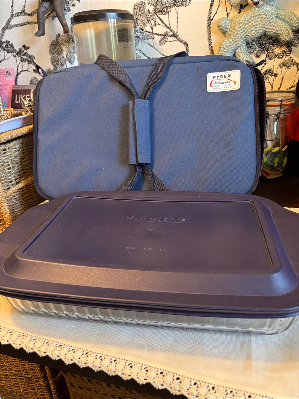 VINTAGE Pyrex Portables 3-quart glass baking dish with a blue plastic lid and a